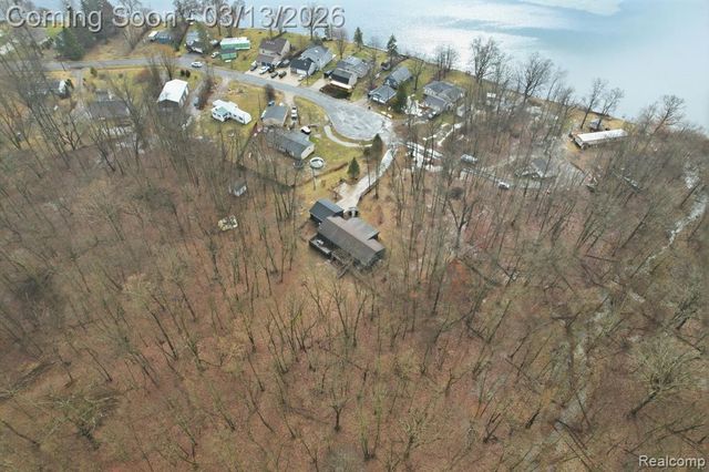 588 Norvell Beach Drive, Brooklyn, MI 49230