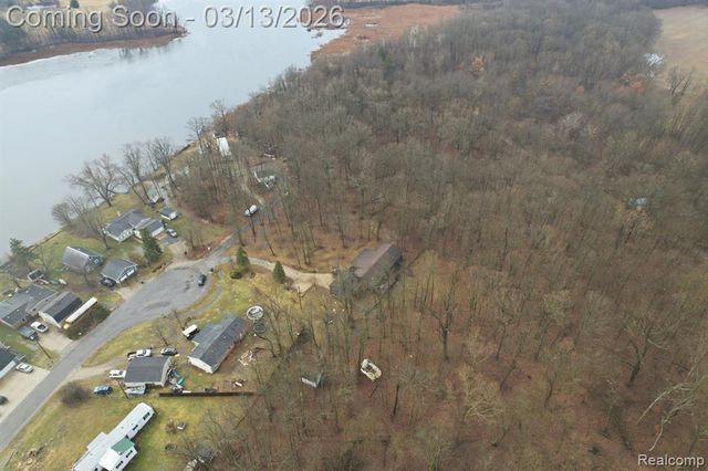 588 Norvell Beach Drive, Brooklyn, MI 49230