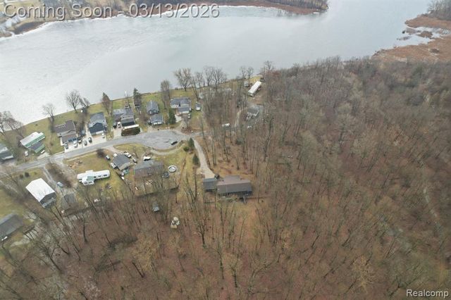 588 Norvell Beach Drive, Brooklyn, MI 49230