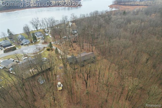 588 Norvell Beach Drive, Brooklyn, MI 49230