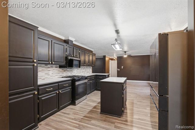 588 Norvell Beach Drive, Brooklyn, MI 49230