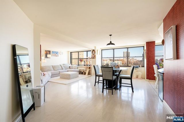 7004 Kennedy Boulevard 22B, West New York, NJ 07093