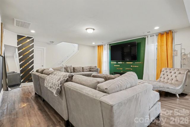 4828 Acorn Forest Lane, Charlotte, NC 28269