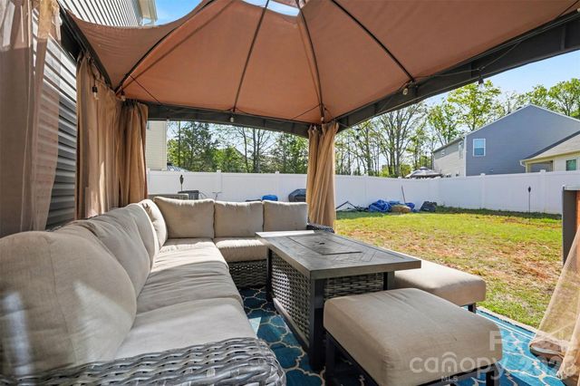 4828 Acorn Forest Lane, Charlotte, NC 28269