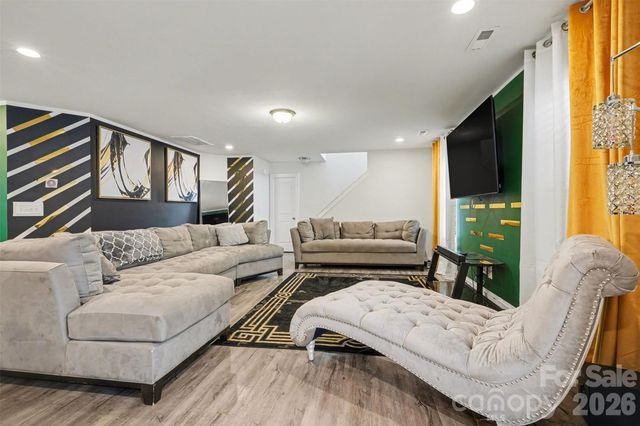 4828 Acorn Forest Lane, Charlotte, NC 28269