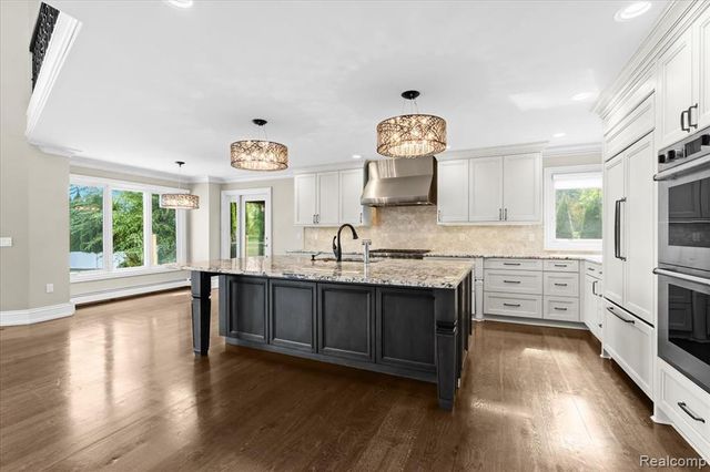 3403 Chickering Lane, Bloomfield Hills, MI 48302