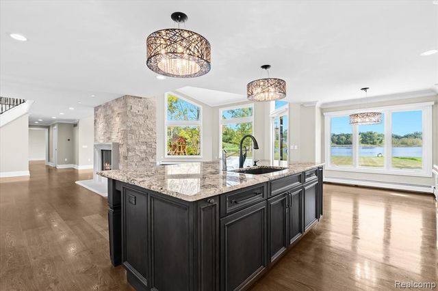 3403 Chickering Lane, Bloomfield Hills, MI 48302