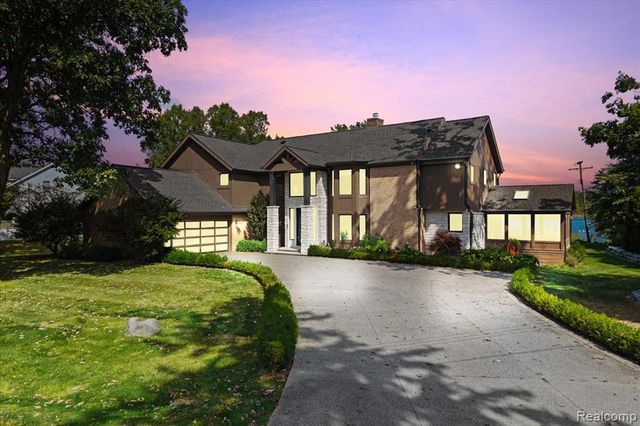 3403 Chickering Lane, Bloomfield Hills, MI 48302