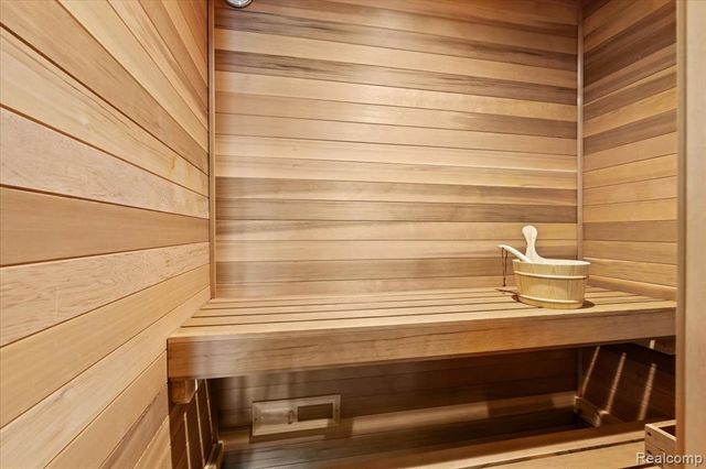 3403 Chickering Lane, Bloomfield Hills, MI 48302