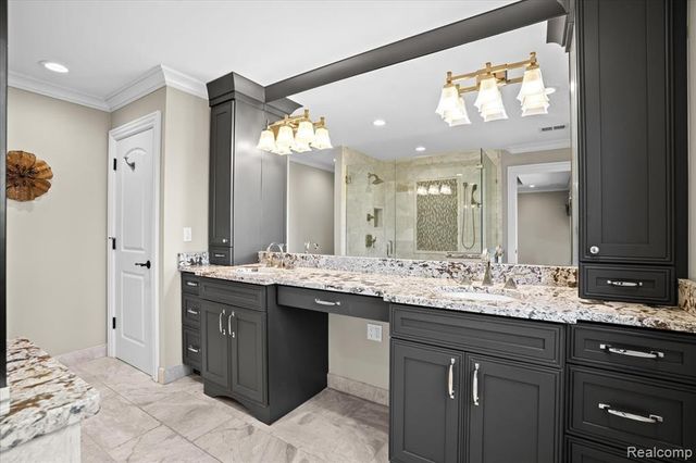 3403 Chickering Lane, Bloomfield Hills, MI 48302