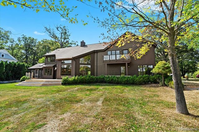 3403 Chickering Lane, Bloomfield Hills, MI 48302