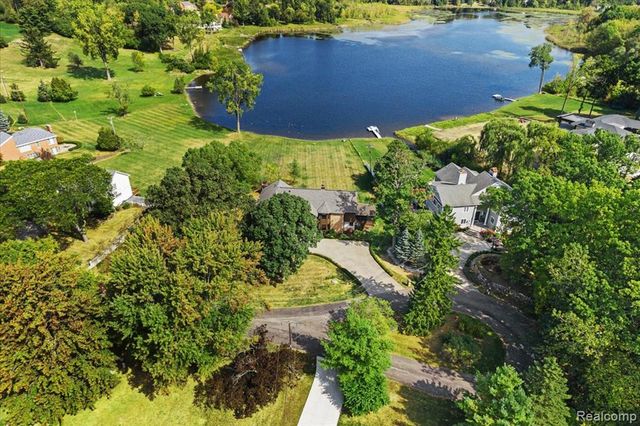 3403 Chickering Lane, Bloomfield Hills, MI 48302