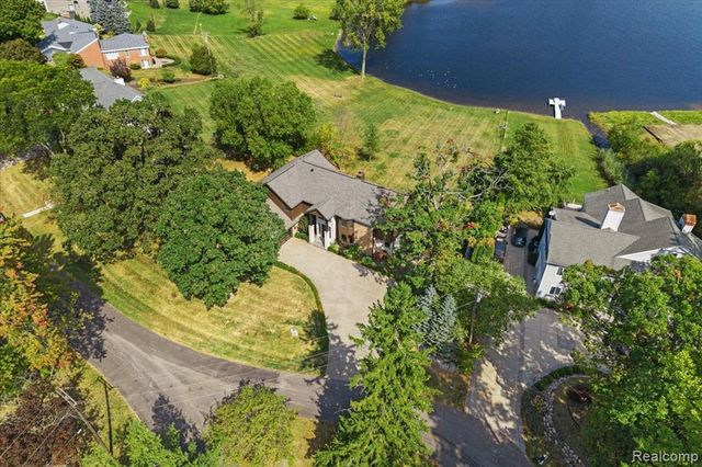 3403 Chickering Lane, Bloomfield Hills, MI 48302