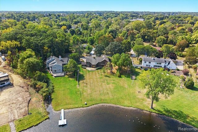 3403 Chickering Lane, Bloomfield Hills, MI 48302