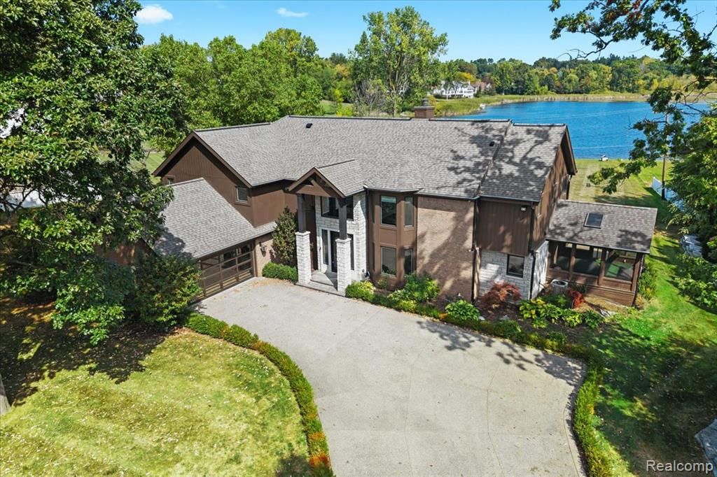 3403 Chickering Lane, Bloomfield Hills, MI 48302