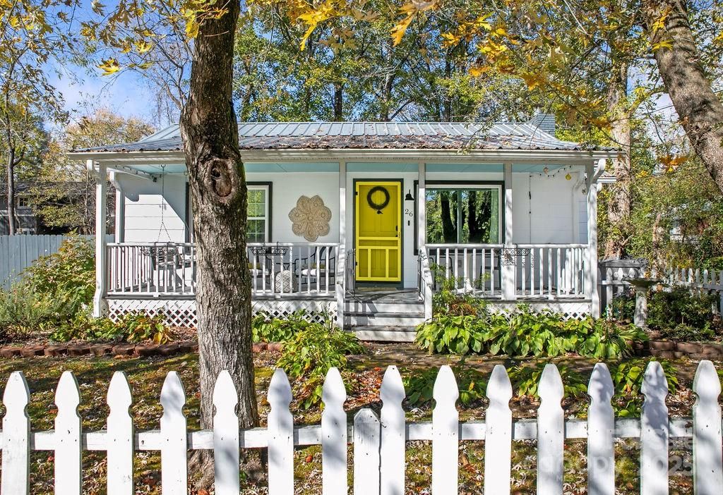 26 Duckworth Avenue, Brevard, NC 28712