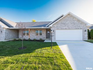 3718 W EAGLE POINT Drive, Peoria, IL 61615
