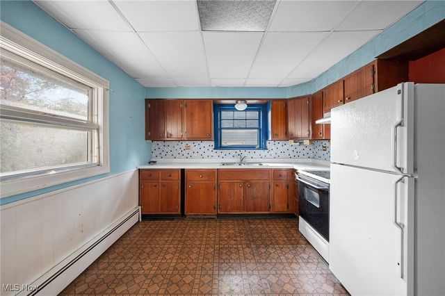 31763 Lake Road, Avon Lake, OH 44012