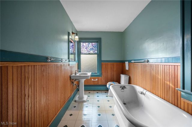 31763 Lake Road, Avon Lake, OH 44012