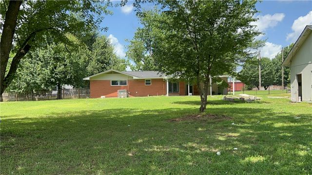 2025 S Dixieland Road, Rogers, AR 72758