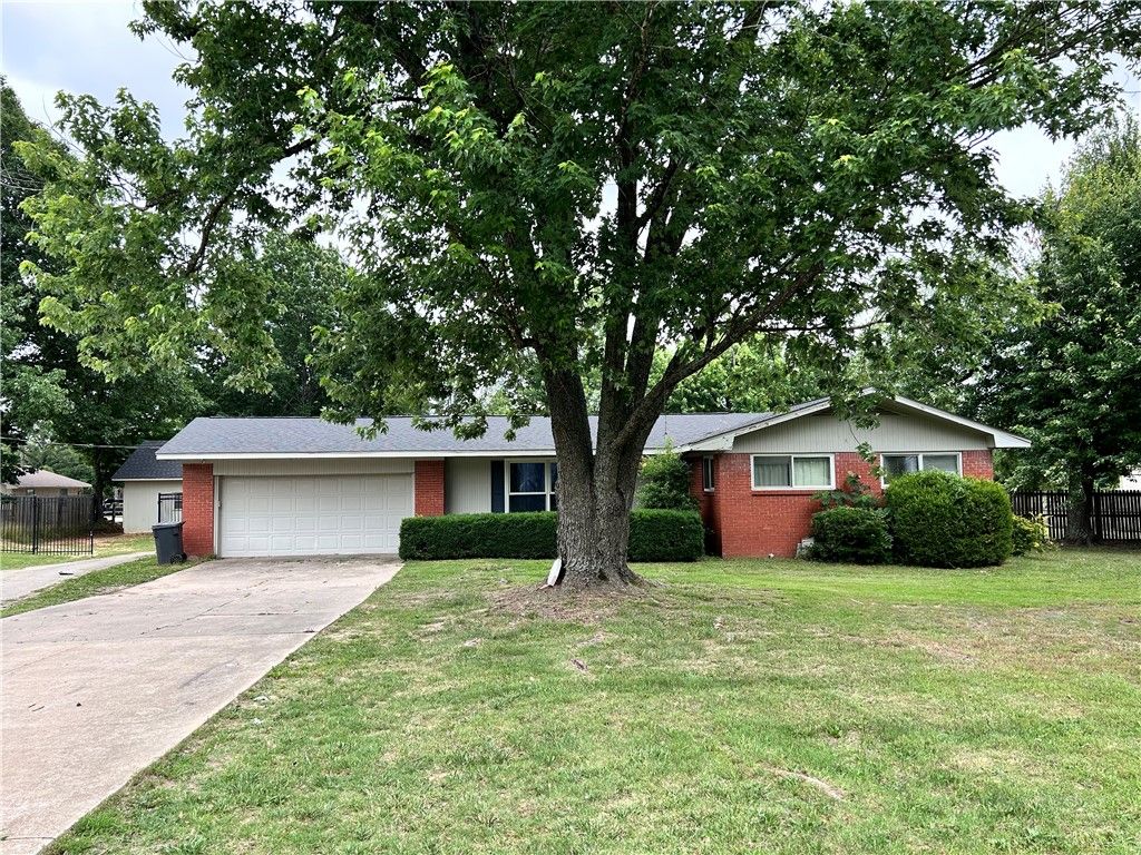 2025 S Dixieland Road, Rogers, AR 72758