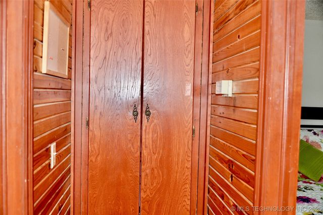 1409 N 5th Street, Henryetta, OK 74437