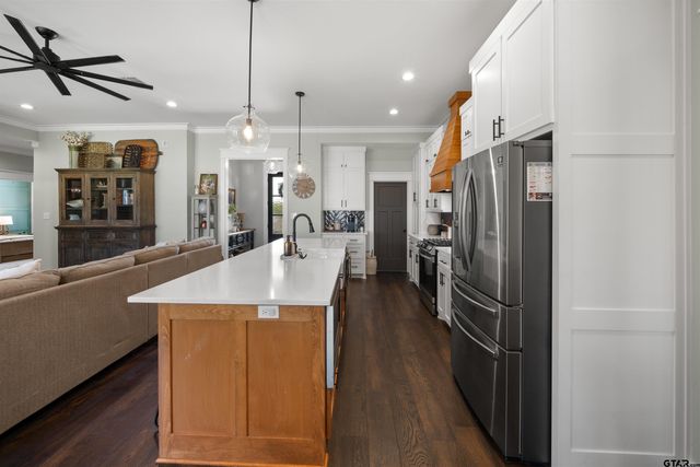 15273 Madison Ln, Lindale, TX 75771