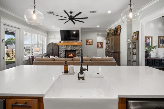 15273 Madison Ln, Lindale, TX 75771