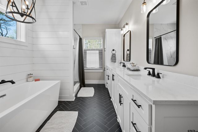 15273 Madison Ln, Lindale, TX 75771