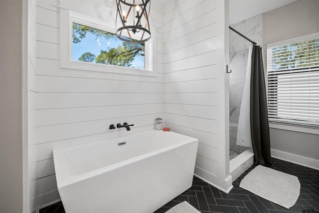 15273 Madison Ln, Lindale, TX 75771