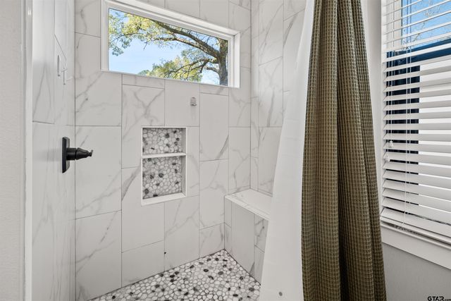 15273 Madison Ln, Lindale, TX 75771