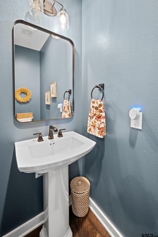 15273 Madison Ln, Lindale, TX 75771