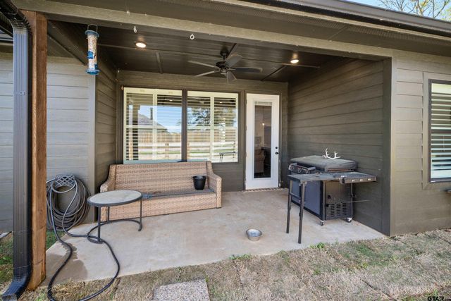 15273 Madison Ln, Lindale, TX 75771