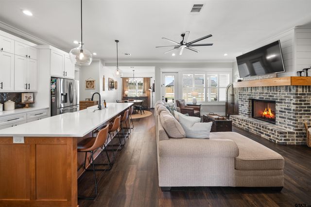 15273 Madison Ln, Lindale, TX 75771