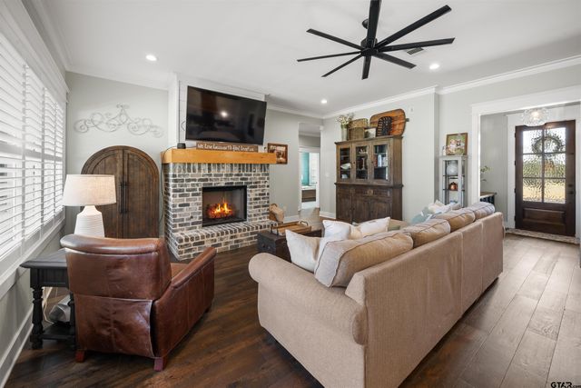 15273 Madison Ln, Lindale, TX 75771