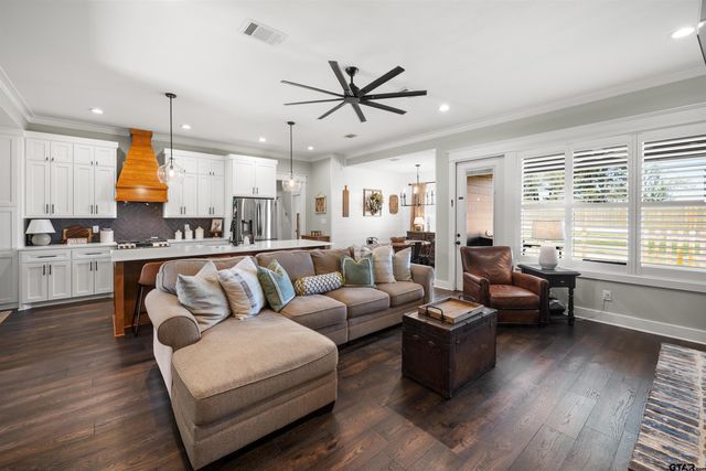 15273 Madison Ln, Lindale, TX 75771