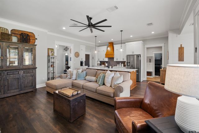 15273 Madison Ln, Lindale, TX 75771