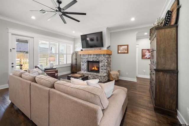 15273 Madison Ln, Lindale, TX 75771