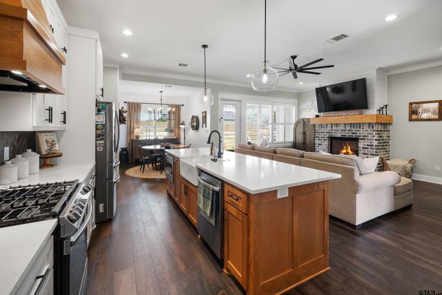 15273 Madison Ln, Lindale, TX 75771