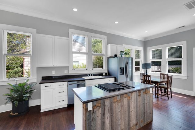 806 N Preston Street, Ennis, TX 75119