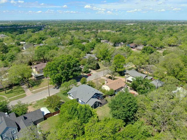 806 N Preston Street, Ennis, TX 75119
