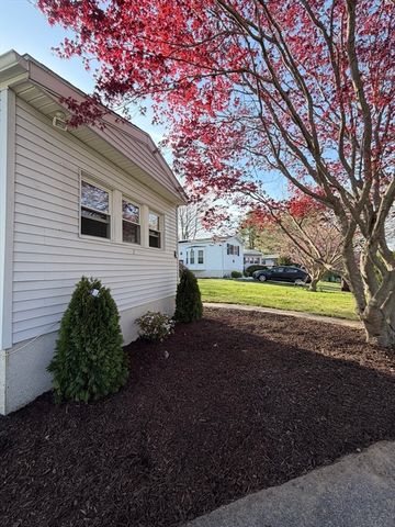 7 Chestnut St, Rockland, MA 02370
