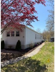 7 Chestnut St, Rockland, MA 02370