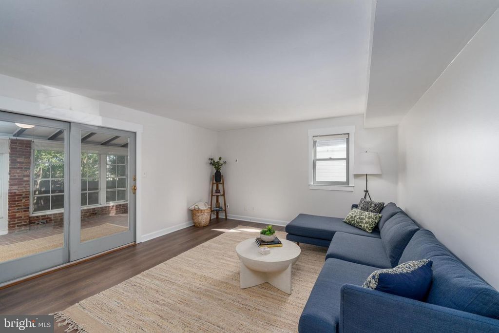 Image 15 of property listing at 428 SUDBURY RD, Linthicum Heights, MD 21090