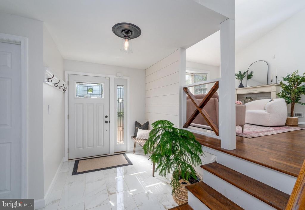 Image 2 of property listing at 428 SUDBURY RD, Linthicum Heights, MD 21090