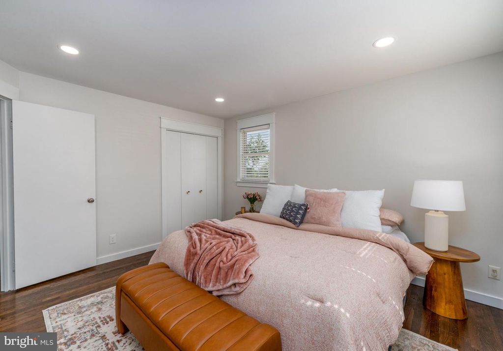 Image 21 of property listing at 428 SUDBURY RD, Linthicum Heights, MD 21090