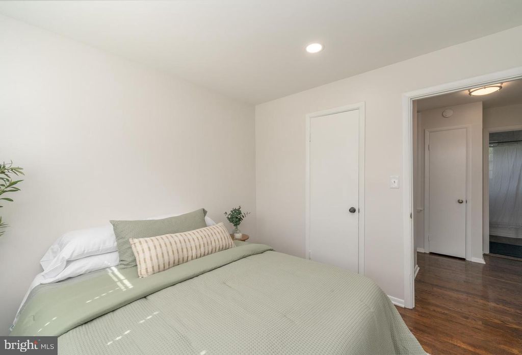 Image 24 of property listing at 428 SUDBURY RD, Linthicum Heights, MD 21090