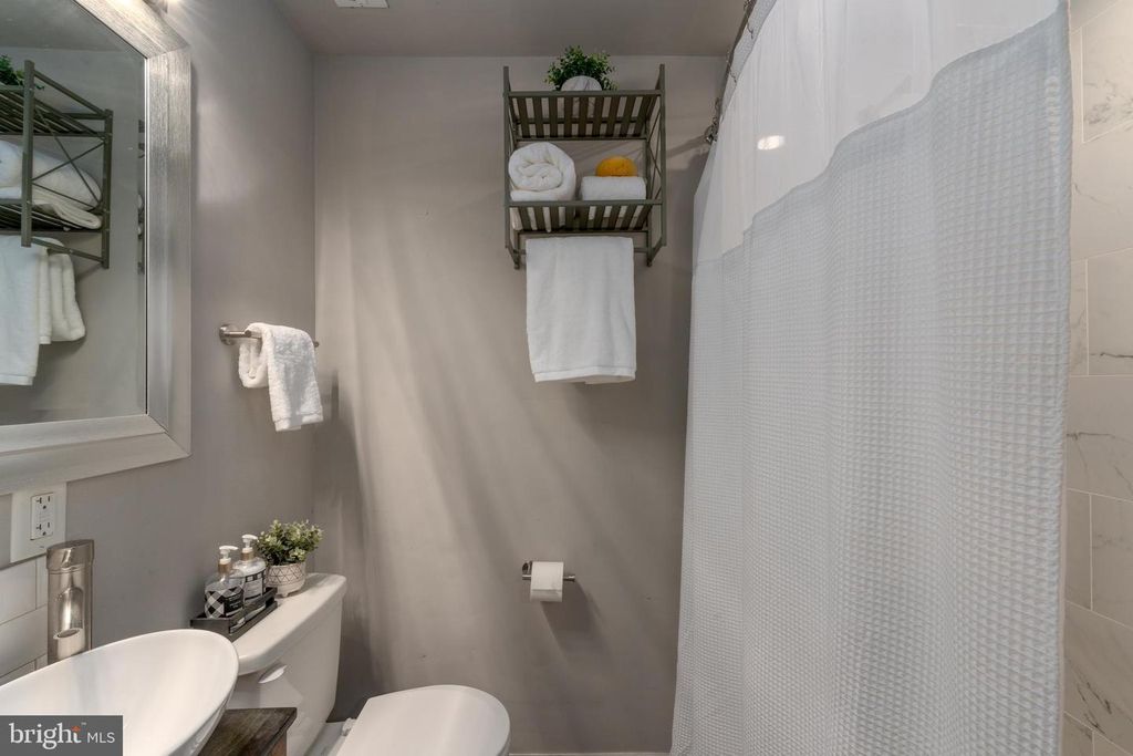Image 31 of property listing at 428 SUDBURY RD, Linthicum Heights, MD 21090
