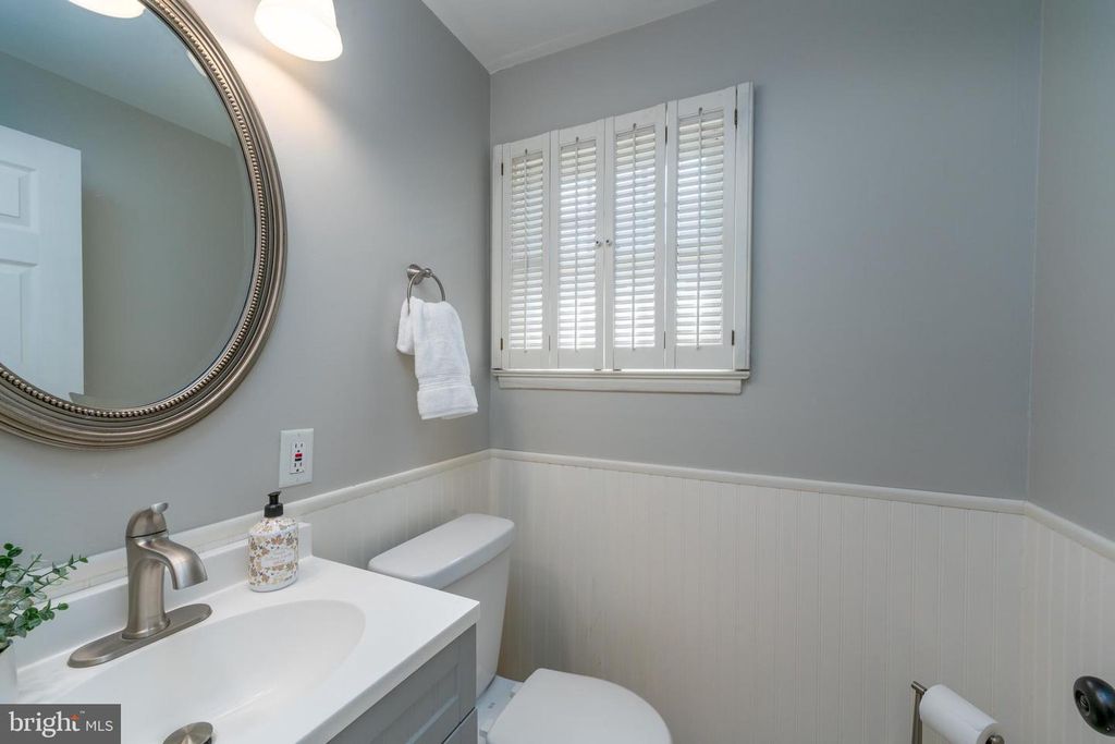 Image 38 of property listing at 428 SUDBURY RD, Linthicum Heights, MD 21090