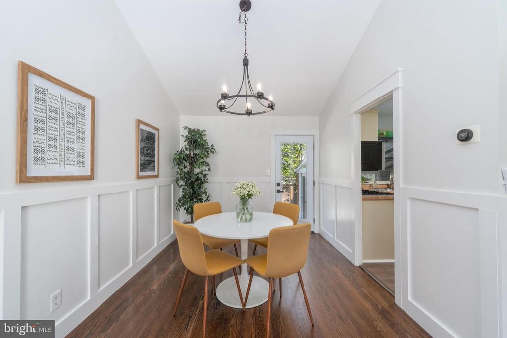 Image 7 of property listing at 428 SUDBURY RD, Linthicum Heights, MD 21090